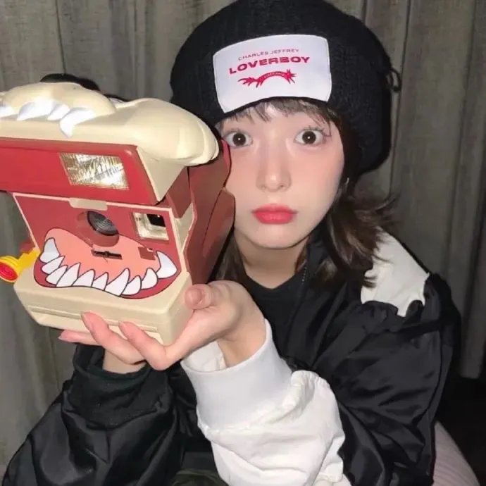 只能亲吻不幸同学了!
